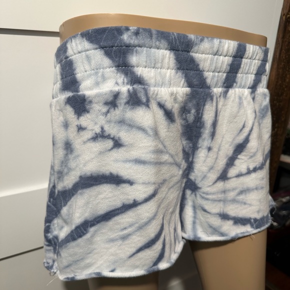 🌈 Trendy Grayson Threads Girls Tie-Dyed Shorts | XS | Cozy Sleepwear - Picture 3 of 9